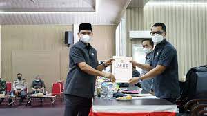 Rapat Paripurna, Seluruh Fraksi DPRD Kep.Meranti Sampaikan Pandangan Umum Terhadap APBD T.A.2022